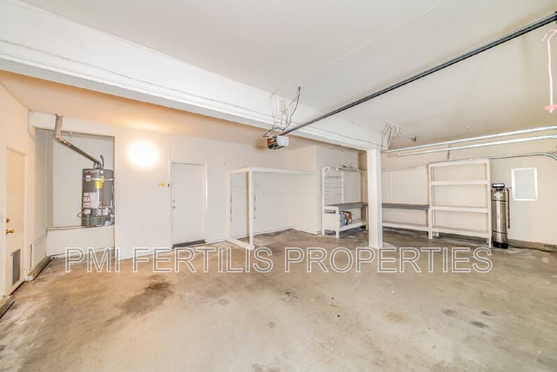 Fontana House: 5055 Saint Albert Dr