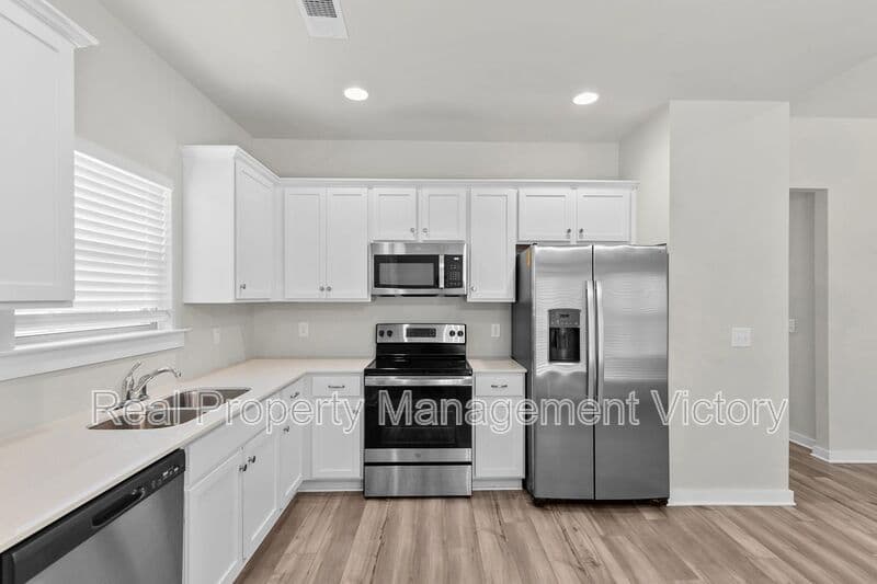 Clanton House: 275 Avalon Way