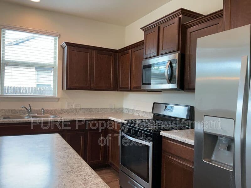 Leander House: 417 Cinnamon Teal