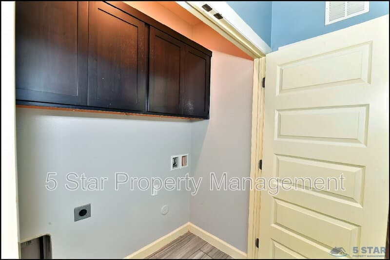 El Paso House: 14972 Louis Baudoin !!