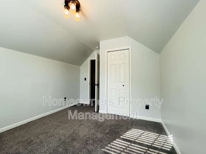 Spring Lake House: 69 River Oak St.