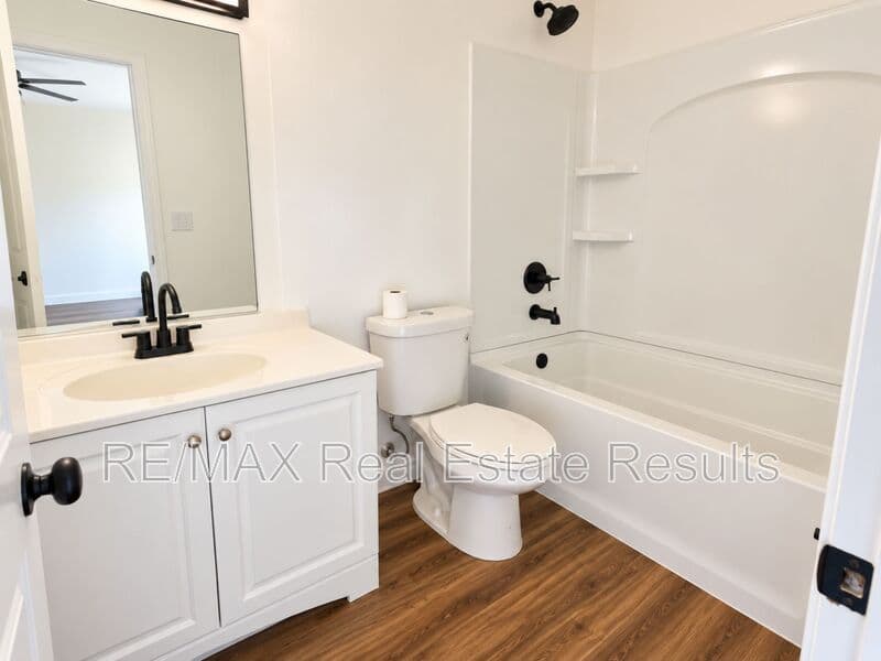 Gravette Condo: 210 White Oak Dr NE