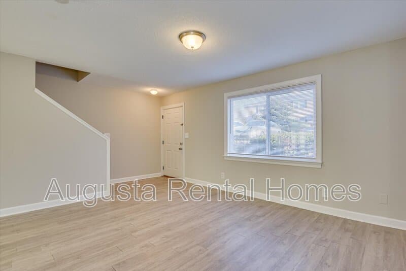 Augusta Townhome: 2905 Arrowhead Drive - E10