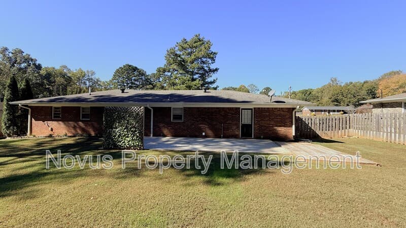 Bremen House: 608 S Pecan Street