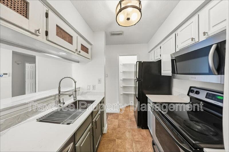 Arlington Condo: 1108 Quail Valley Ln