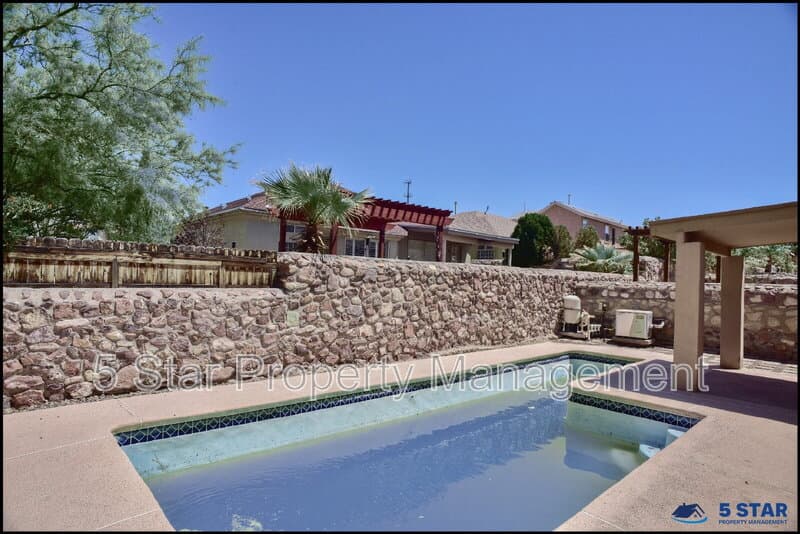 El Paso House: 7959 Morning Dawn Avenue !!