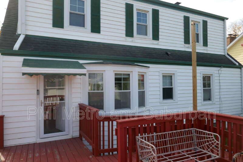 Des Plaines House: 984 Woodlawn Avenue