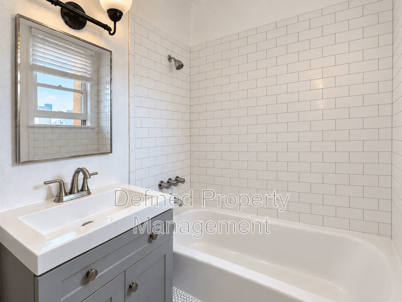 Echo Park Condo: 1324 Calumet Ave