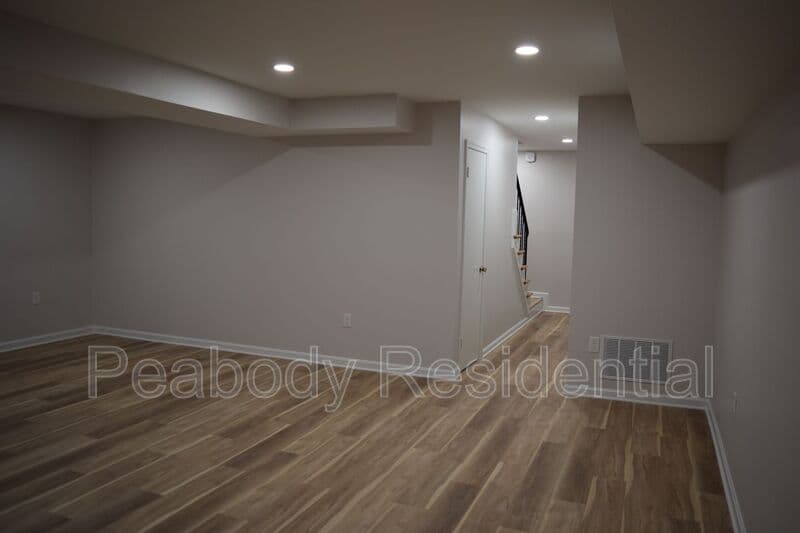 Alexandria House: 1013 N Vail St