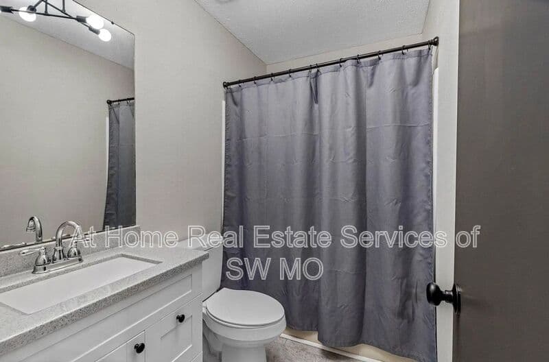 Springfield House: 1724 W Whiteside St