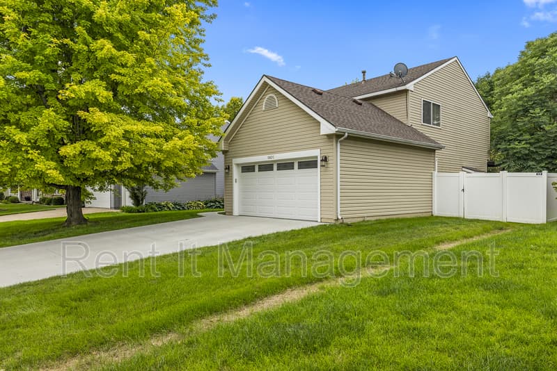 Omaha House: 5820 S. 157th St