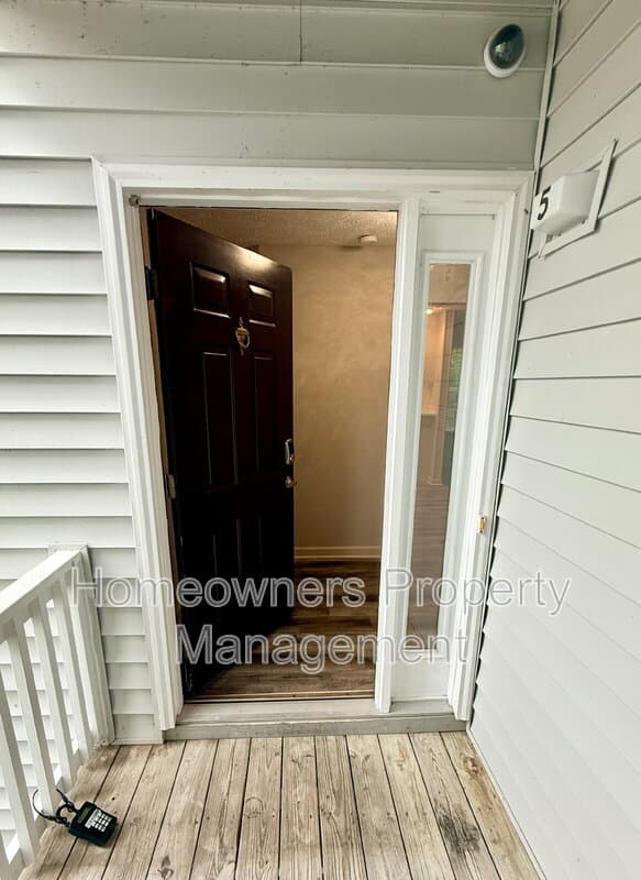 Fayetteville House: 325 Waterdown Dr