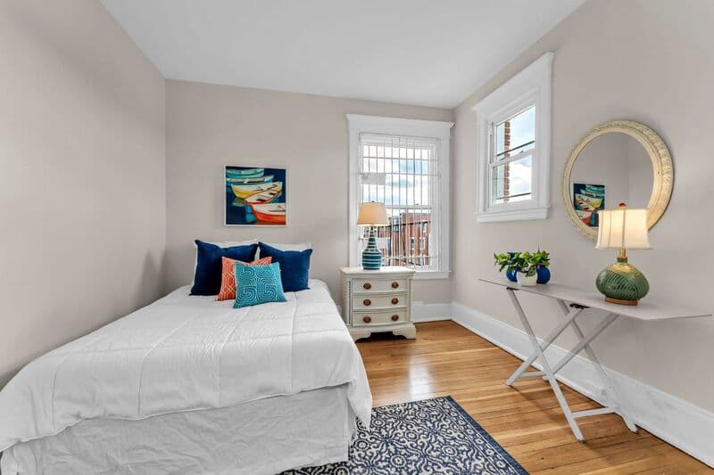 Balttimore Condo: 300 E. 30th St