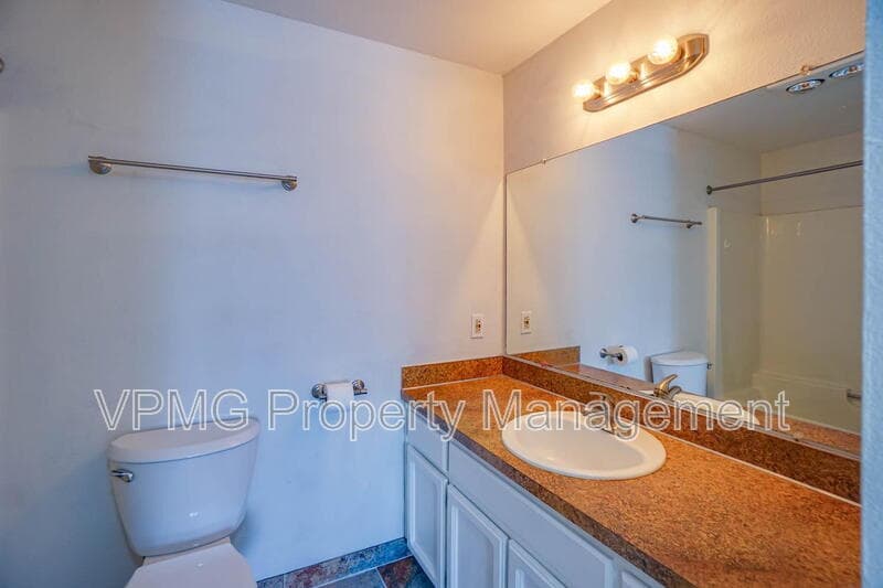 Vancouver Condo: 605 SE 121st Ave