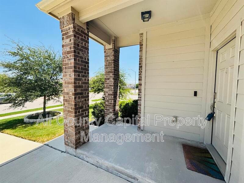 Pflugerville House: 21300 Bird Wing Dr