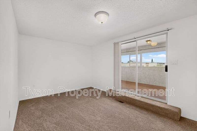 Albuquerque House: 10008 Del Chaparral Ct NE