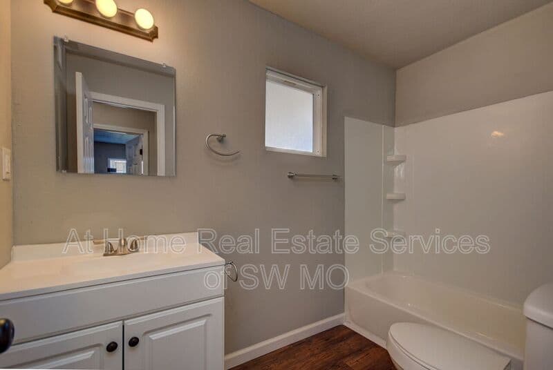 Springfield Condo: 930 S Campbell - P34