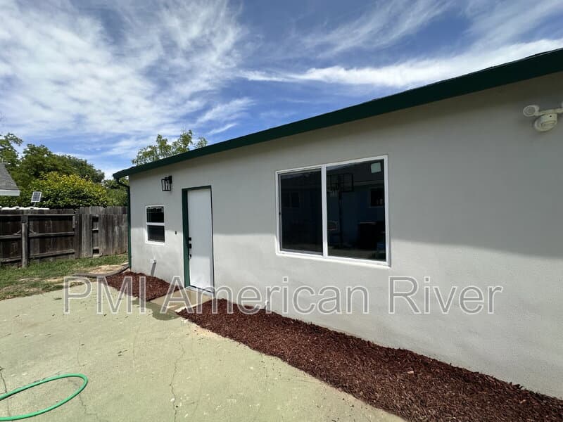 Sacramento House: 5403 Martin Luther King Jr Blvd