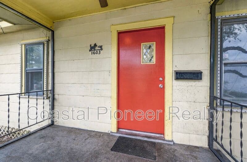 Tampa House: 1603 E 29th Ave