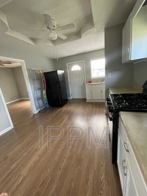 Harlingen House: 317 Oklahoma St