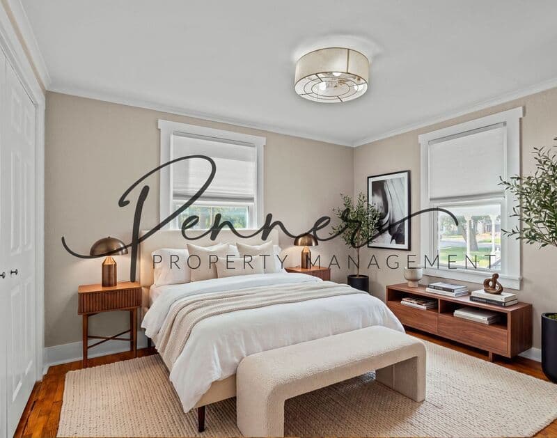 Lees Summit House: 209 NE Douglas St