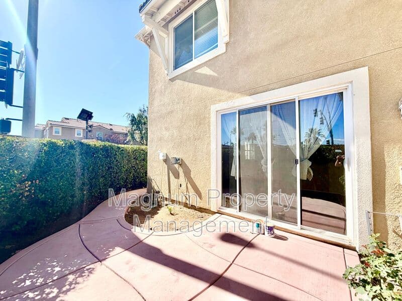 Murrieta House: 35792 Hazelhurst St