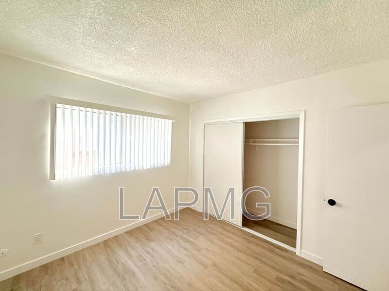 Los Angeles House: 1426 South Point View