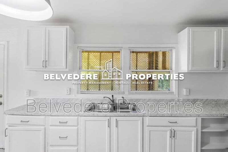 Greensboro House: 2220 Bradley St