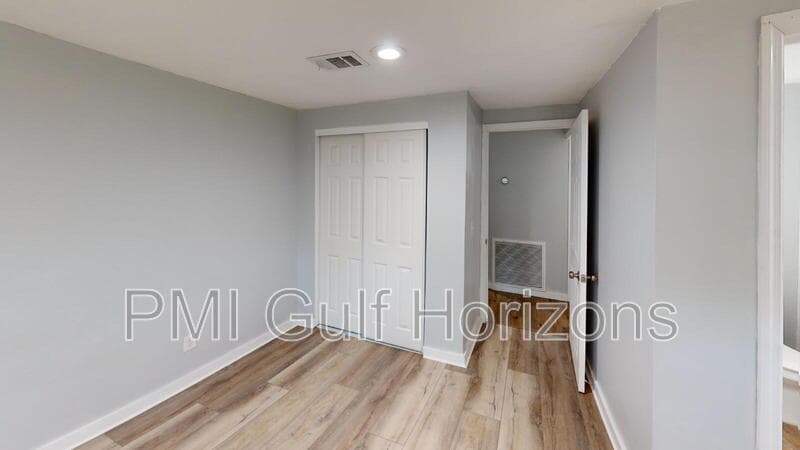 Pensacola House: 635 Colbert Avenue