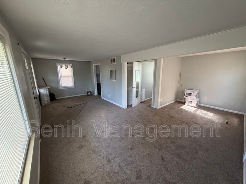 Westland House: 8046 Beatrice