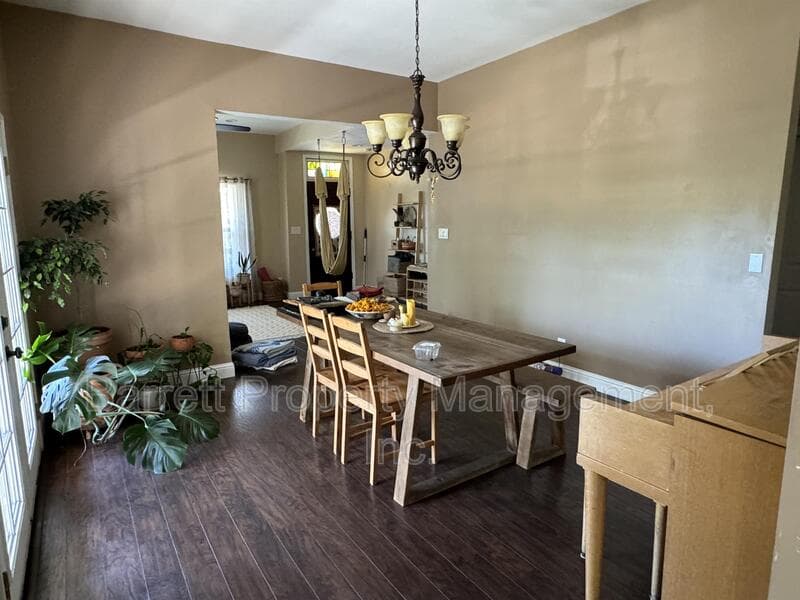 Grass Valley House: 410 W. Main St