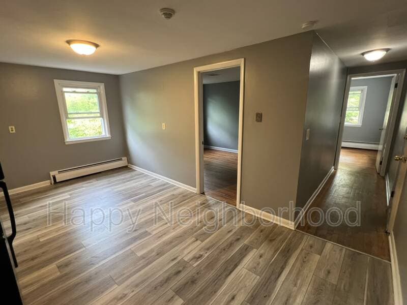 Meriden House: 16 Atkins StreetUnit 4