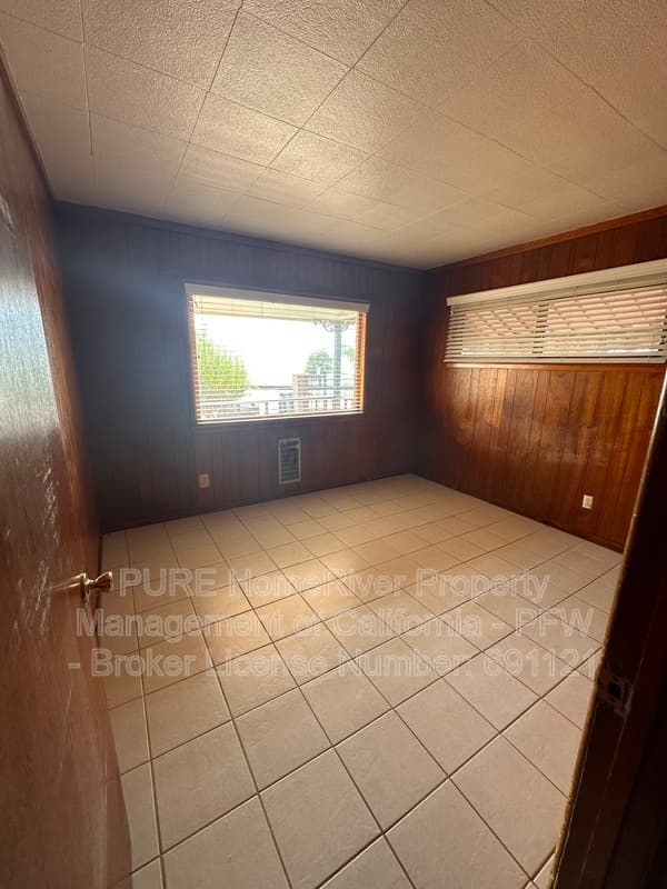 Lake Elsinore House: 703 W Limited Ave