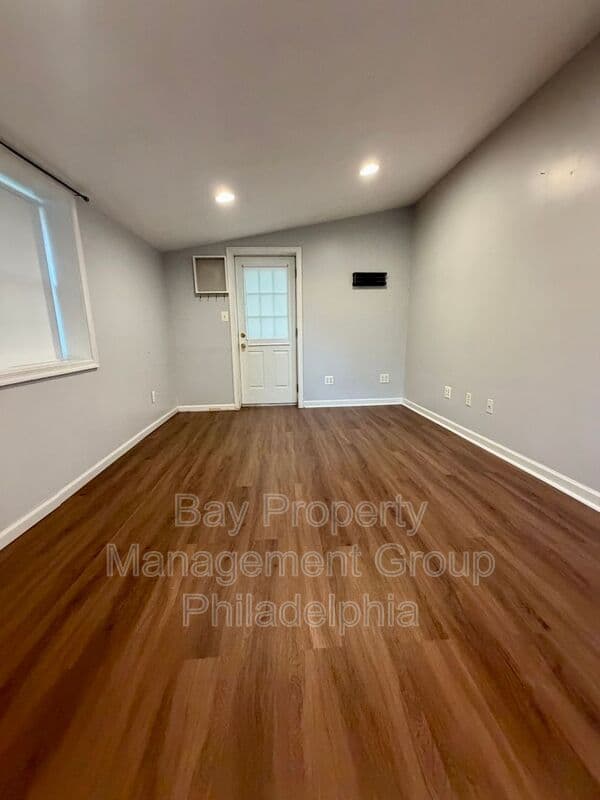 Glenside House: 300 Winding Way