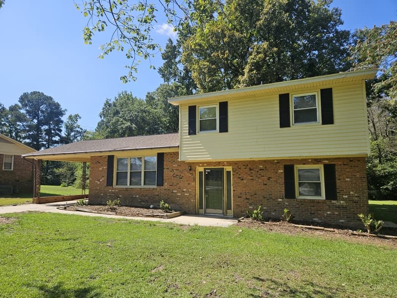 Raeford House: 415 College Drive
