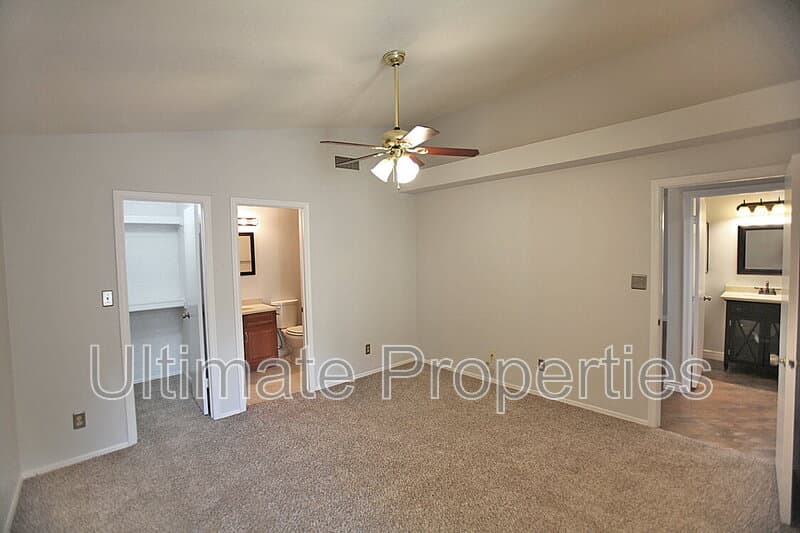 Peoria House: 8140 N 107th Ave
