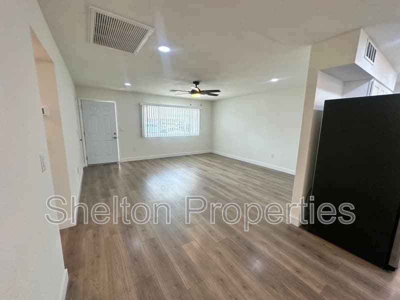 Sun City House: 10806 W Camelot Cir