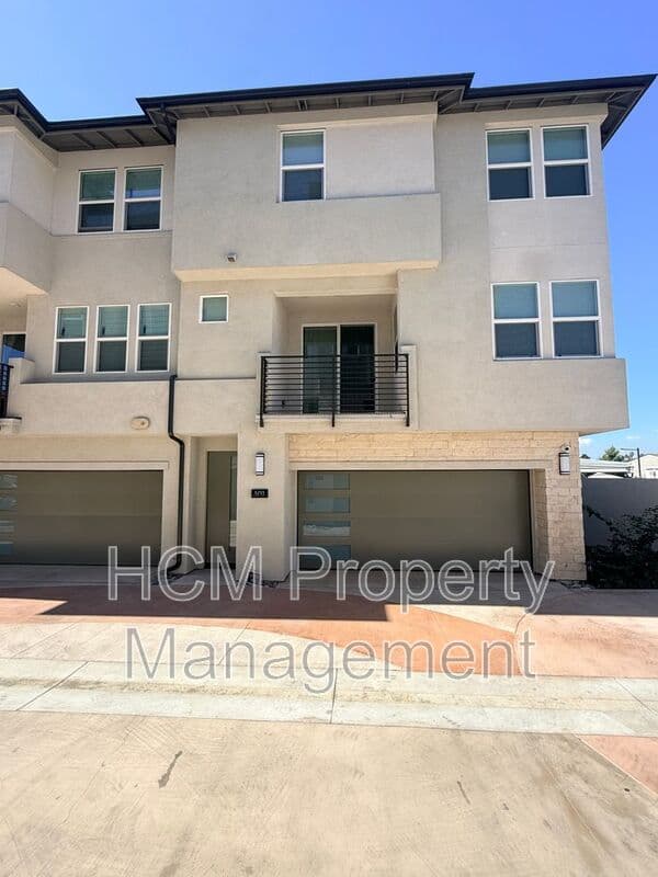 Anaheim House: 1211 W Bushell St