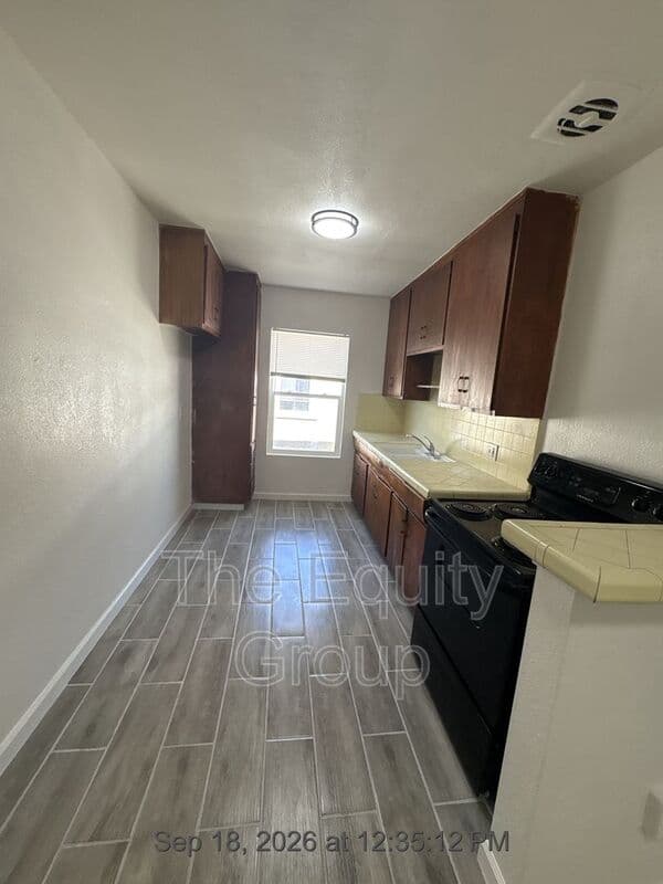 Hanford House: 560 South Richmond Avenue- 4