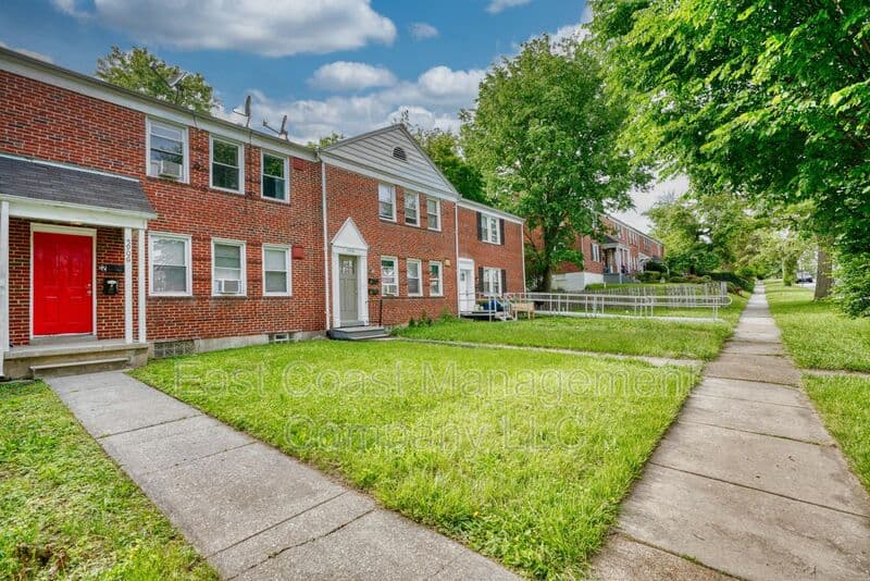 Baltimore Condo: 5906 The Alameda
