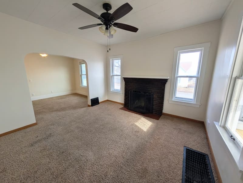 Oskaloosa House: 1015 A Avenue East