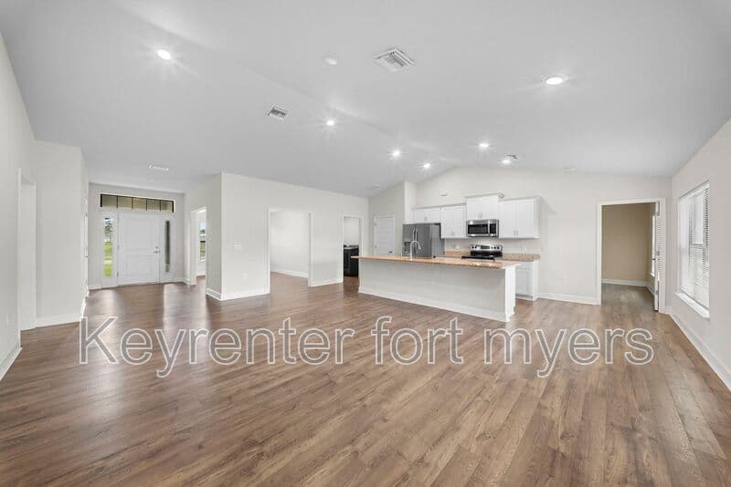 Lehigh Acres House: 490 Windermere Dr
