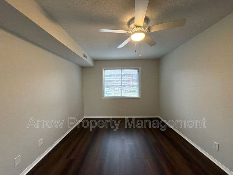 Lincoln Condo: 649 South 18th Street-21