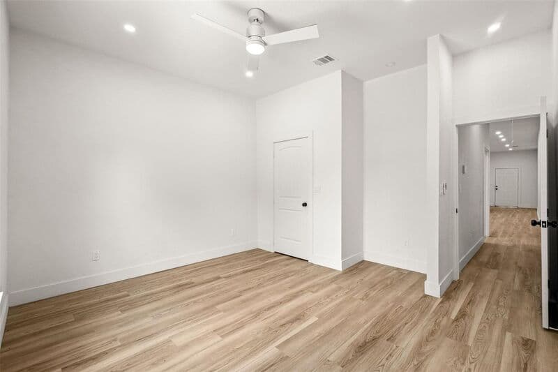 Dallas House: 808 W 10th St