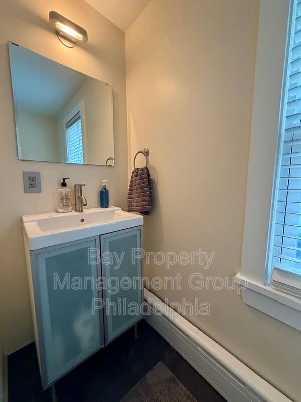 Philadelphia House: 15 West Abington Ave