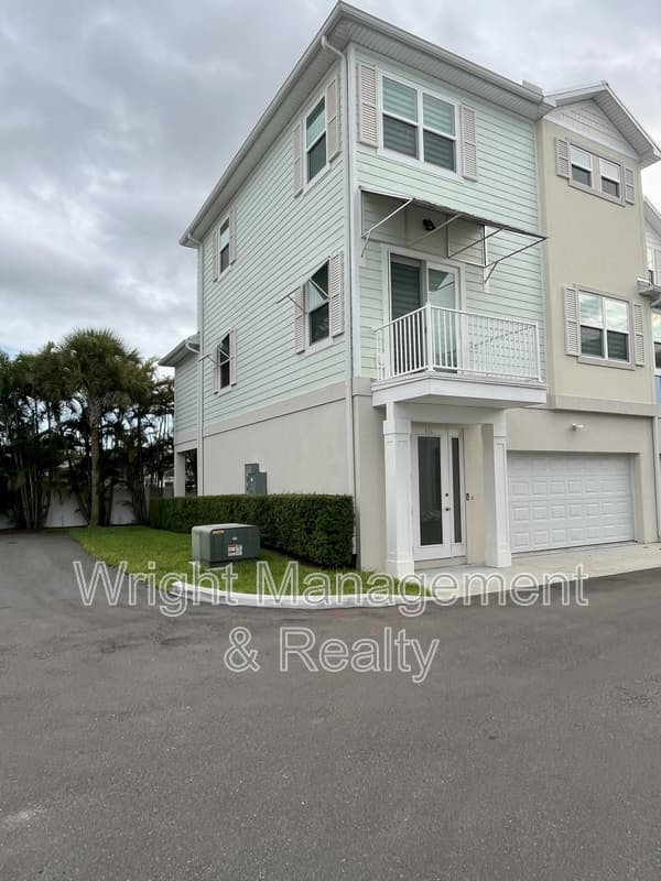 Dunedin Townhome: 821 Oak Bend Lane