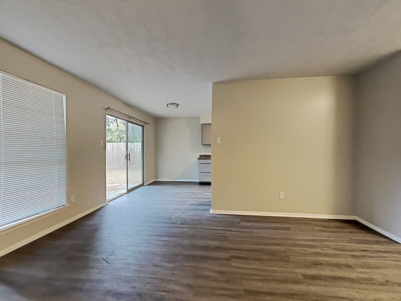 Conroe House: 1321 N 7th St
