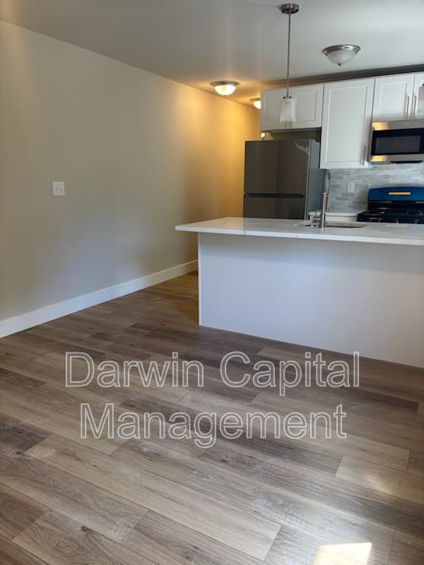 Pitman Condo: 166 East Avenue- B