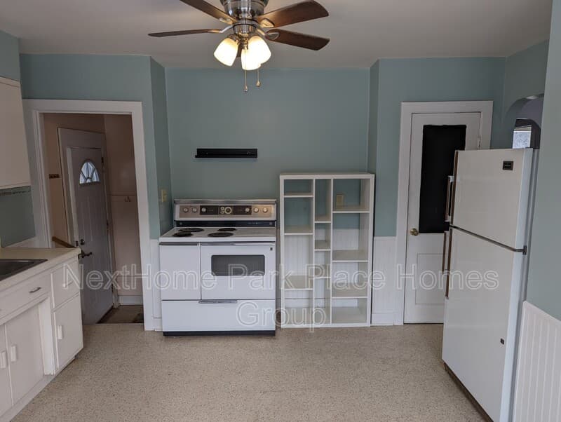 Midland House: 5514 Countryside Drive