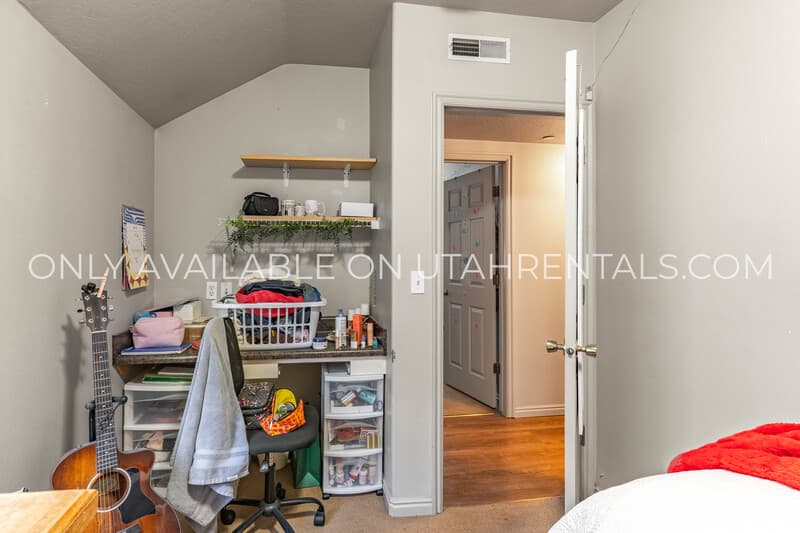 Provo House: 866 E 700 N